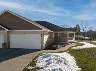 903 Crescent View Dr NE, Cedar Rapids, IA 52402