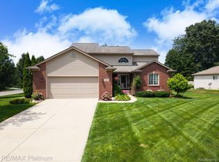 268 Crystal Ct, Howell, MI 48843