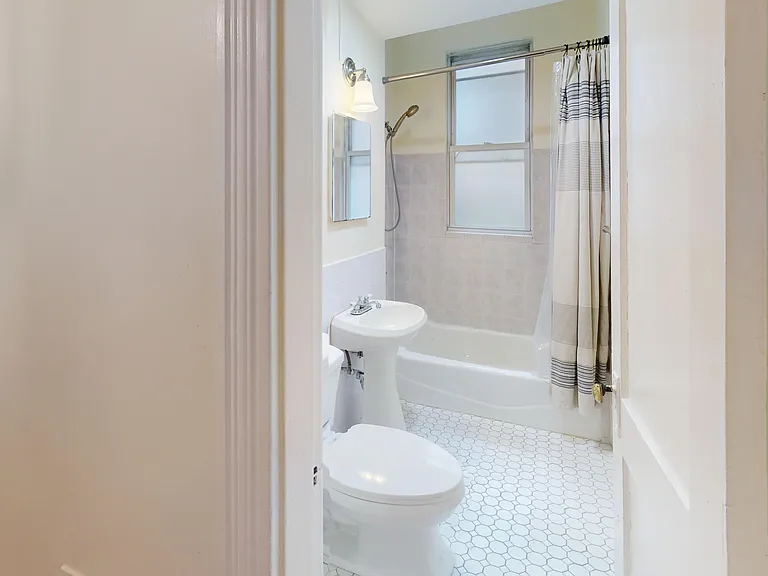 28 Sidlaw Rd #2 — Photo 6