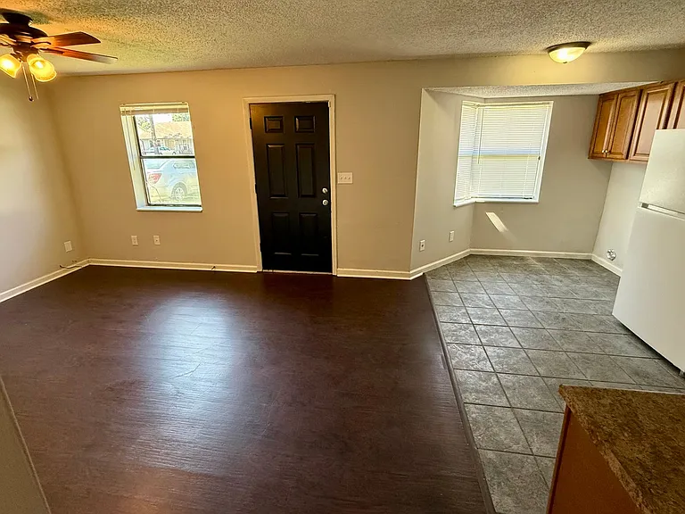 4717 Samantha Ave — Photo 2