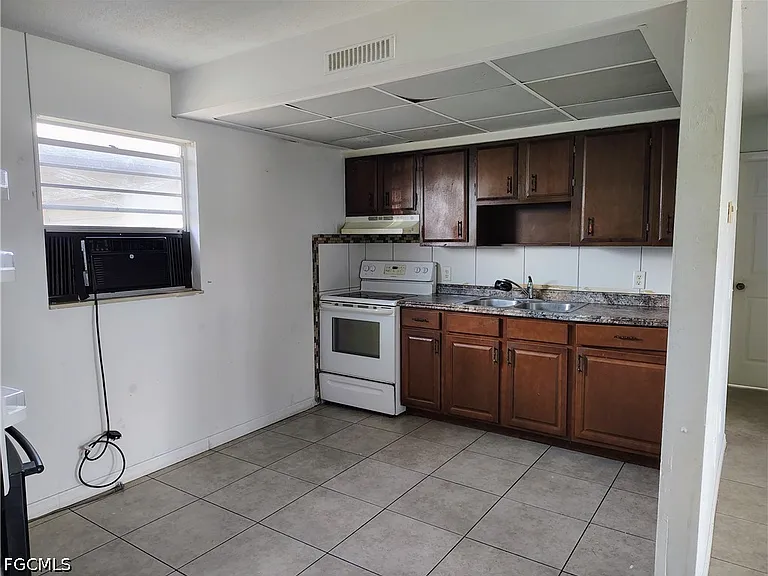 1722 Maple Dr — Photo 5