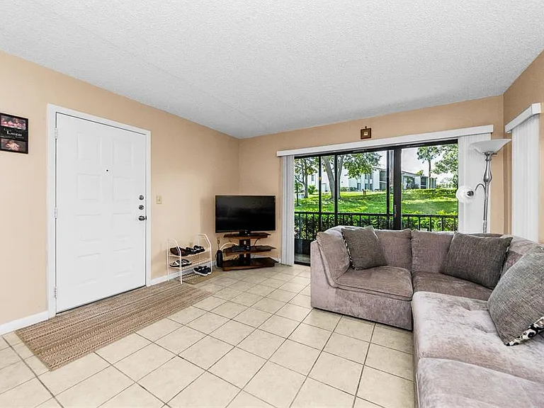 2575 Pine Ridge Way S #E1 — Photo 4
