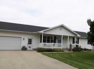 18055 183rd St, Manchester, IA 52057