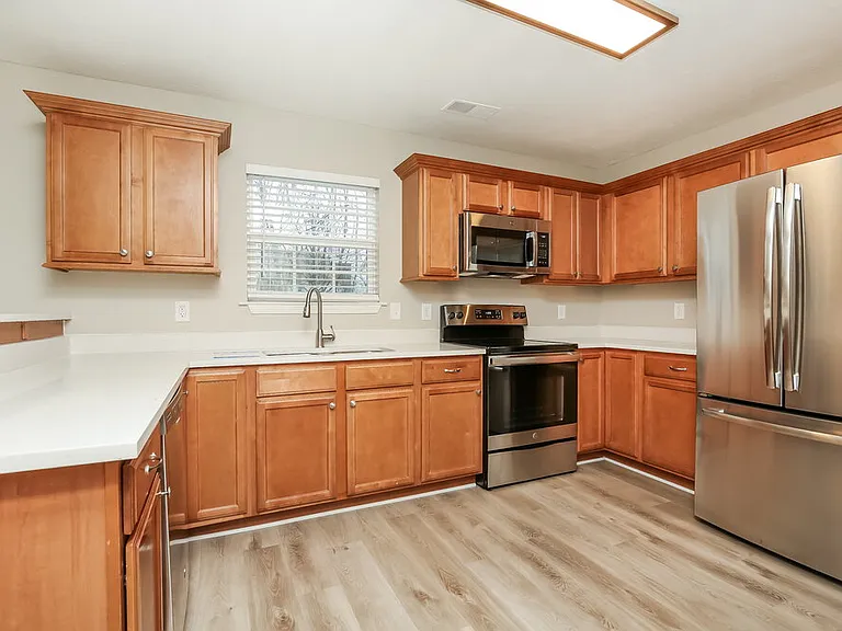 141 Lyndhurst Dr — Photo 8