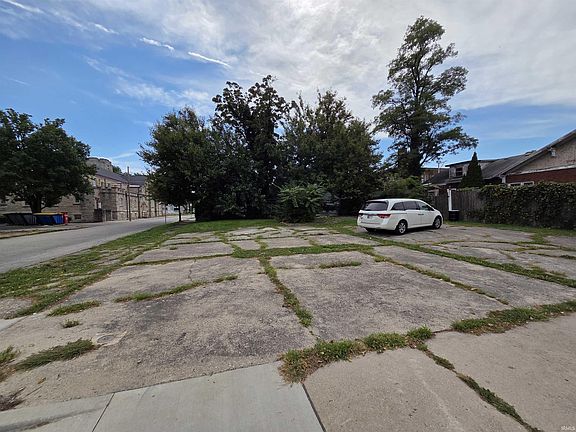5th image of 211 S Cherry St
