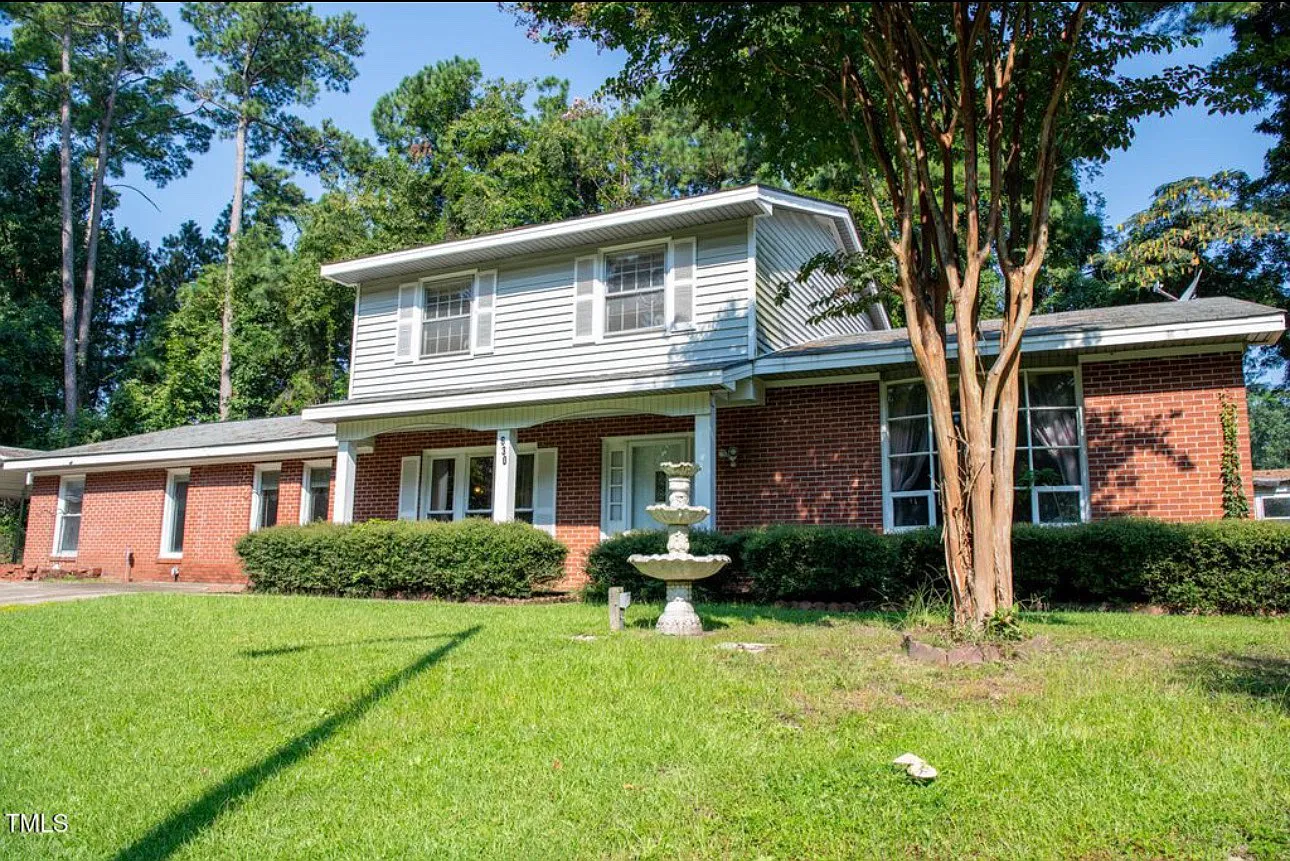 4 bed, 2427 sqft, $1,950 — Photo 1