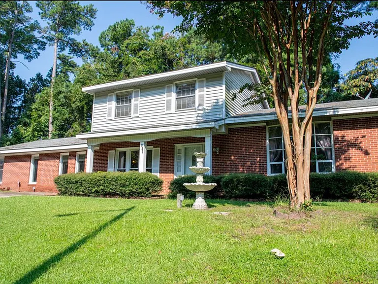 630 Edgehill Rd — Photo 1