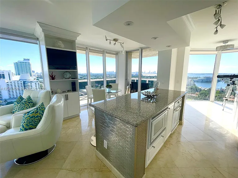 4775 Collins Ave #2305 — Photo 10