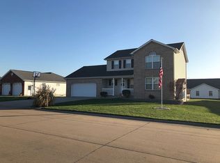 1052 White Oak Dr, Red Bud, IL 62278