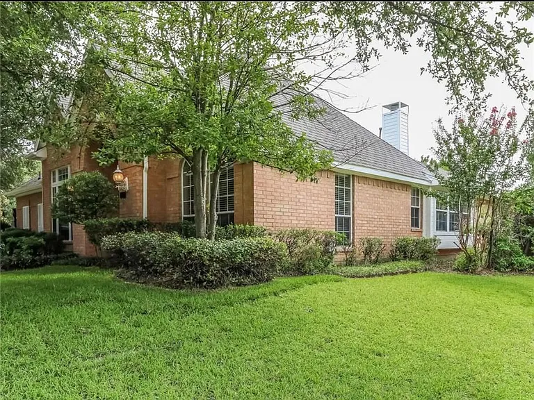 4645 Wales Dr — Photo 3