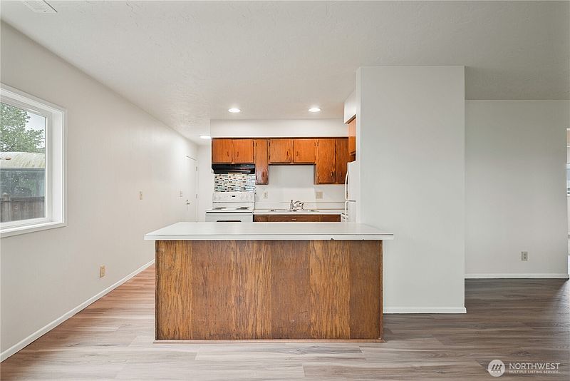 5th image of 1123 7th Avenue