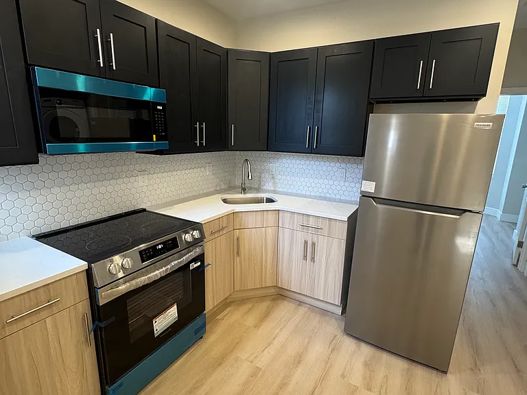 1229 W Seltzer St #2 — Photo 1