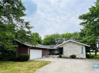16117 Kellogg Rd, Bowling Green, OH 43402
