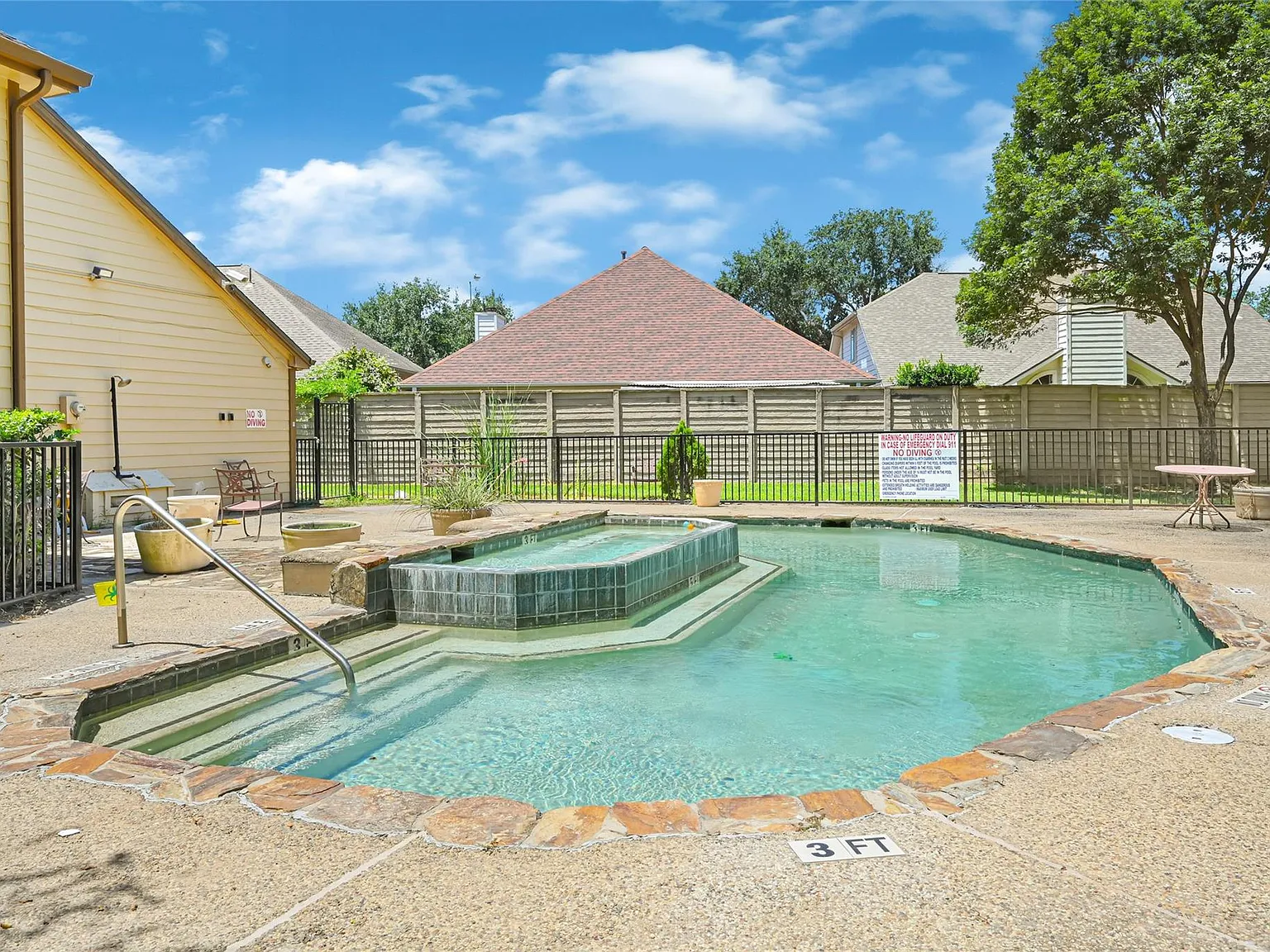 2 bed, 2.0 bath, 1129 sqft, $1,295 — Photo 2