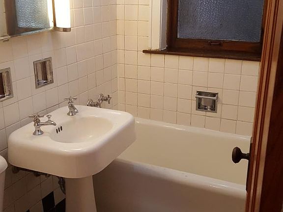 5th image of 3405 N Lockwood Ave #1