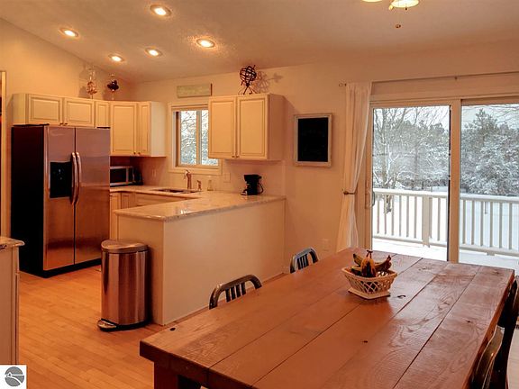3rd image of 270 Bramblewood