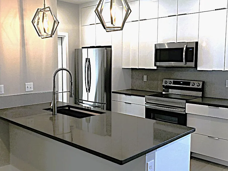 127 NW Maria St #1 — Photo 2