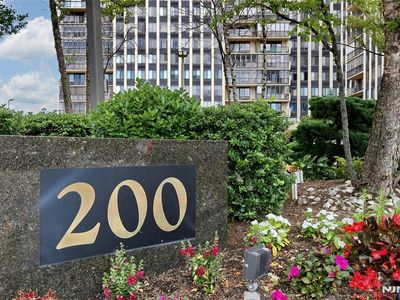 200 Winston Dr APT 2116, Cliffside Park, NJ, 07010