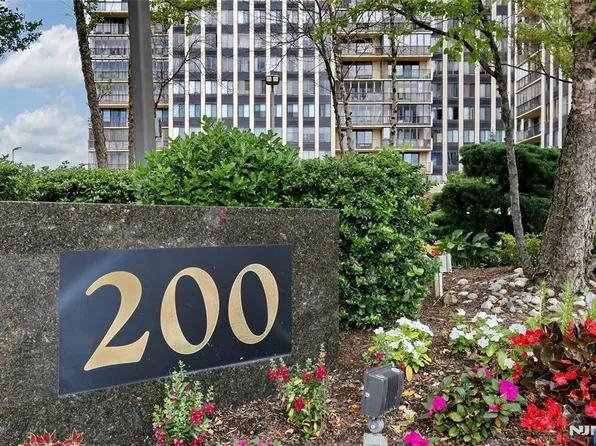 200 Winston Dr APT 2116, Cliffside Park, NJ 07010