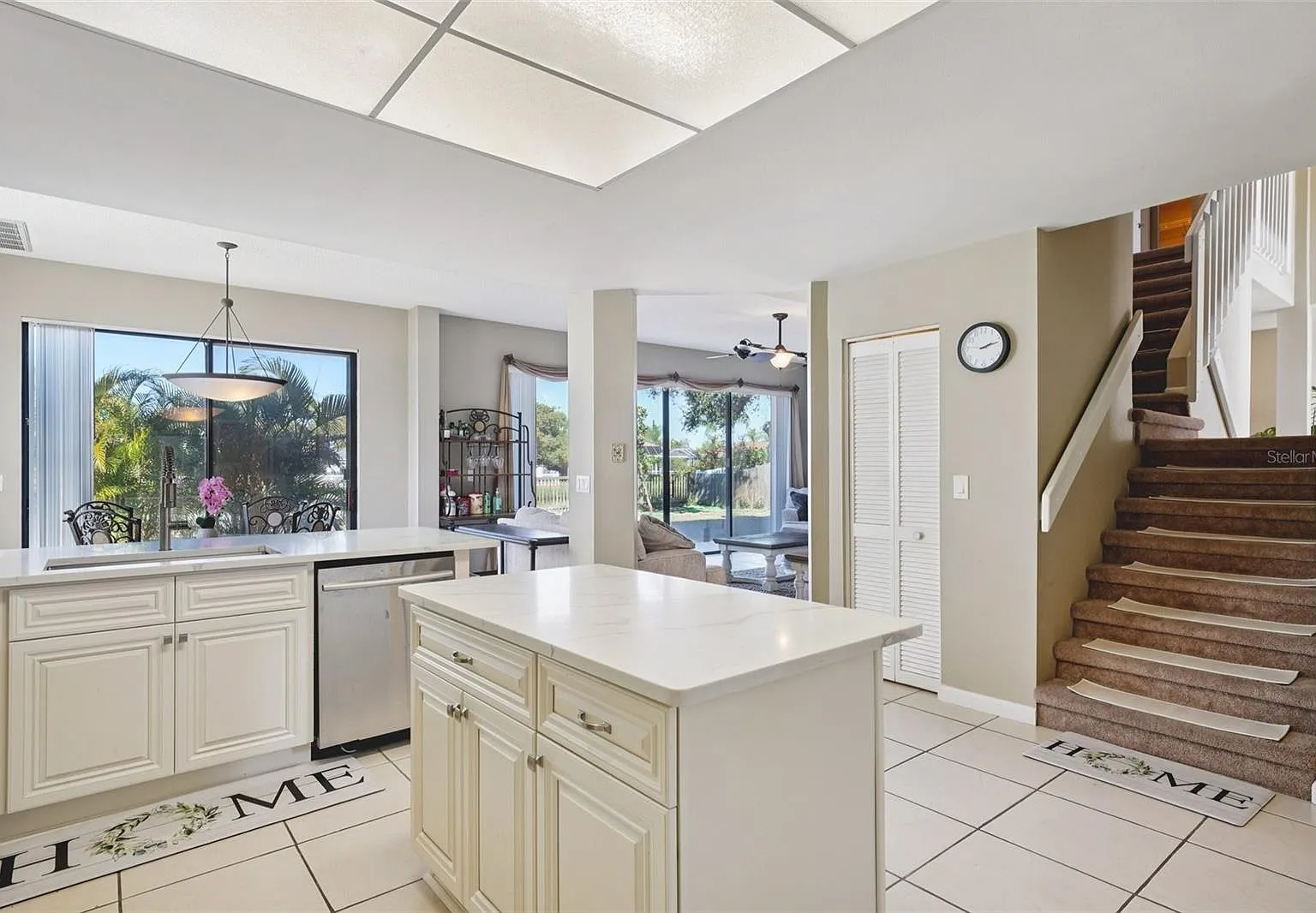 5 bed, 3152 sqft, $3,300 — Photo 2