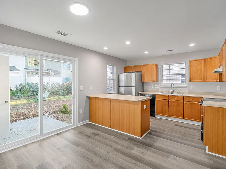 7819 Petrea Ln — Photo 12