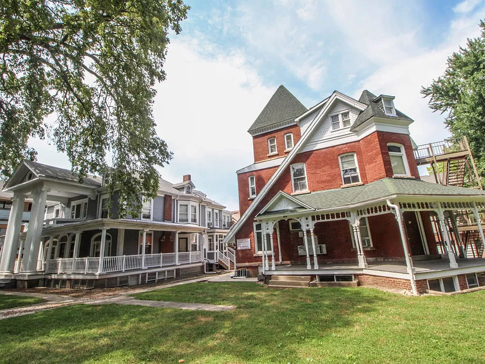502 W Elm St