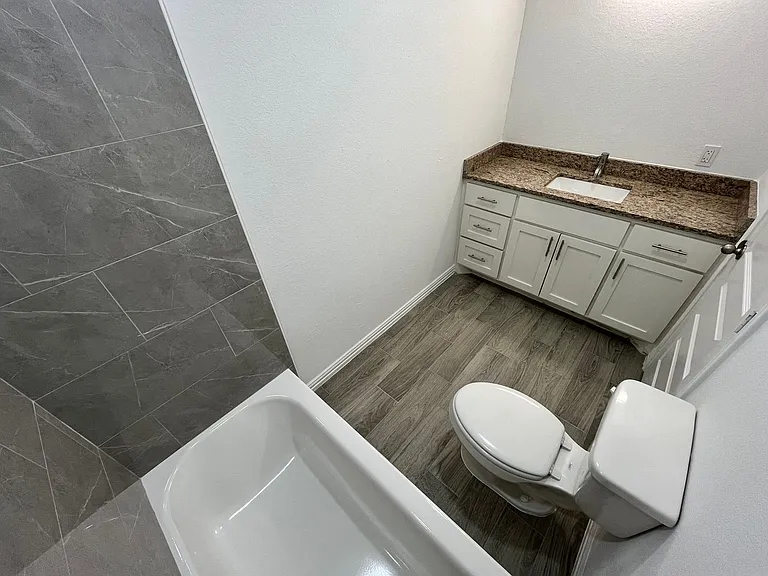 5706 Howell St #A — Photo 15