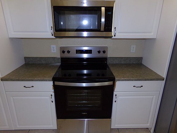 4th image of 464 Brown Ave