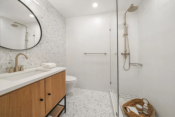 Sold by Douglas Elliman | media 24