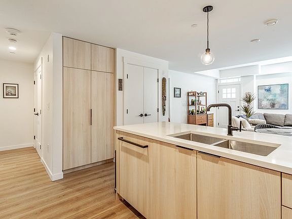 2nd image of 237 Ridgeway Ave #6