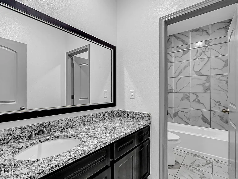 1657 Asbury St — Photo 35