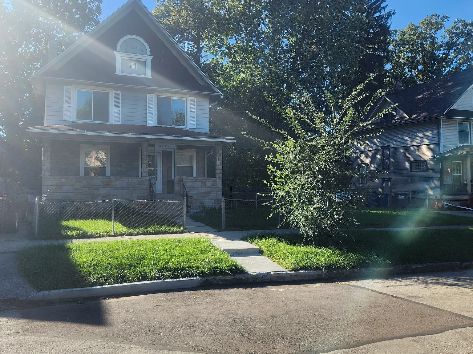 5 bed, 2250 sqft, $1,750 — Photo 2