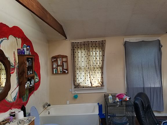 4th image of 6410 Betts Ave