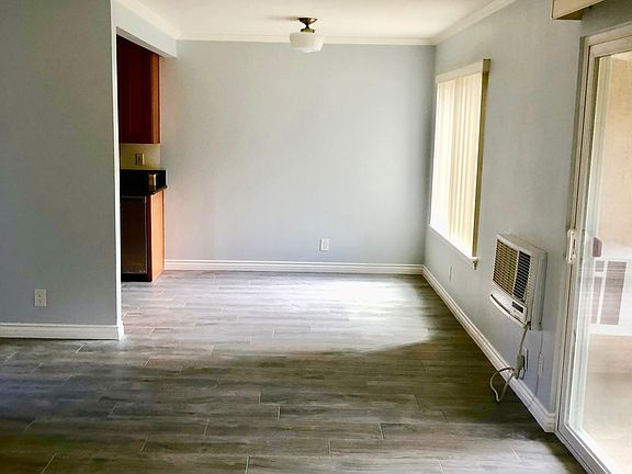 2nd image of 8525 Villa La Jolla Dr APT F
