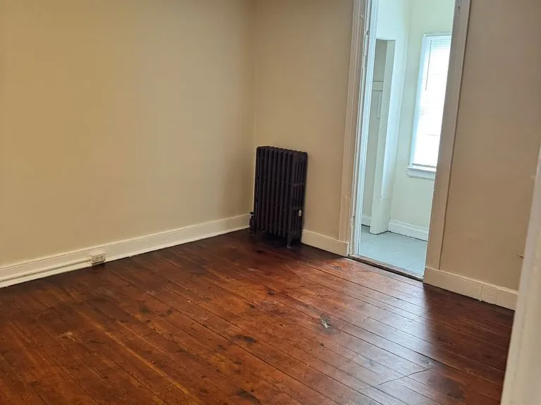 210-212 N Potomac St — Photo 21