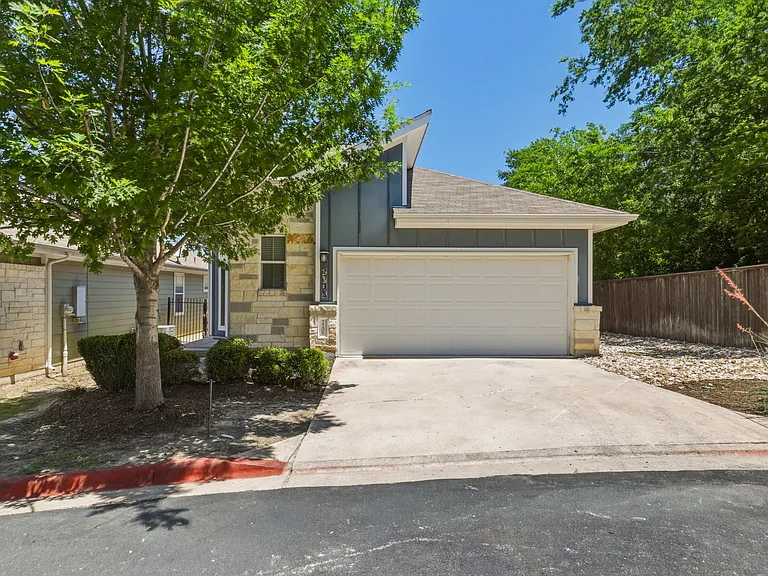 7208 Lysander Ct — Photo 2