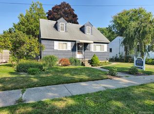 705 Hart St, Essexville, MI 48732