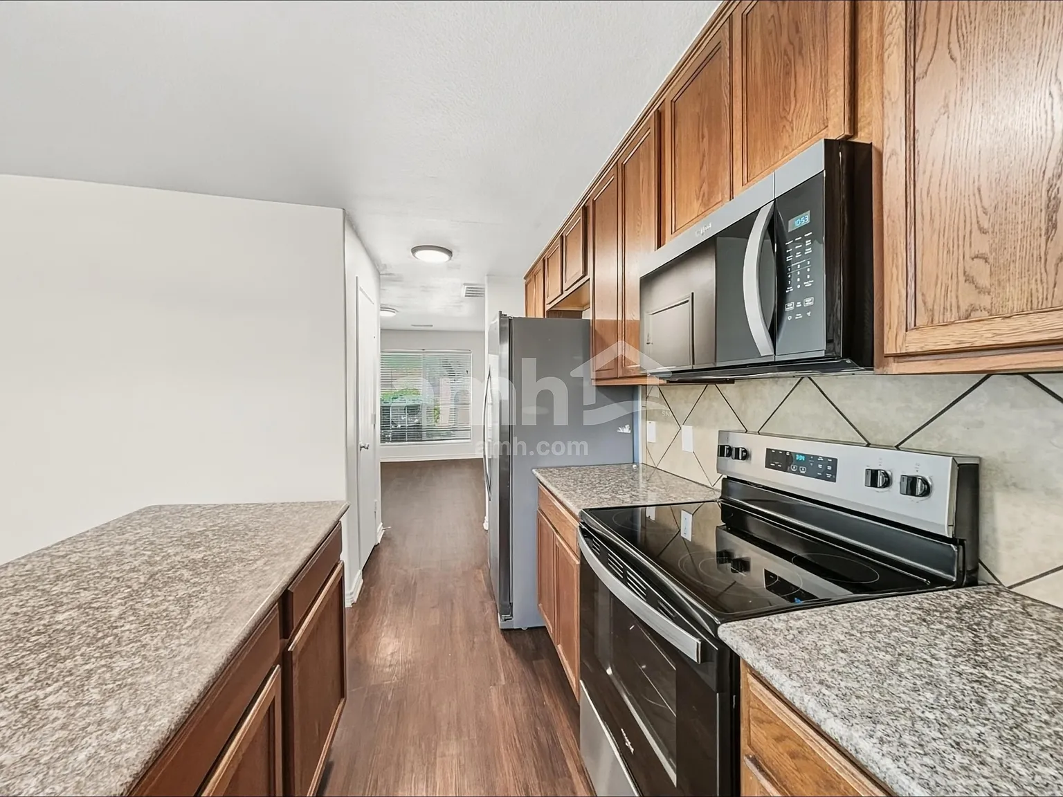 4 bed, 2.5 bath, 2422 sqft, $2,325 — Photo 3