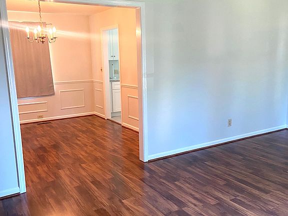 5th image of 2217 Travis Dr