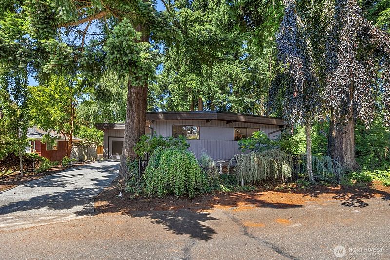 3rd image of 12521 2nd Avenue NE