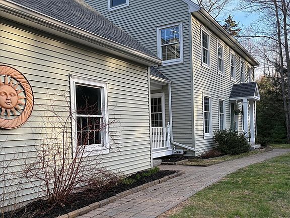 3rd image of 320 Holmes Road