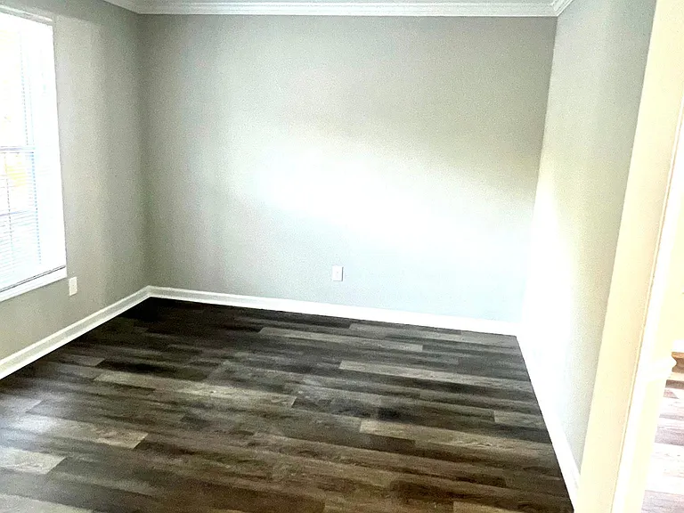 675 Rosehill Ln — Photo 6