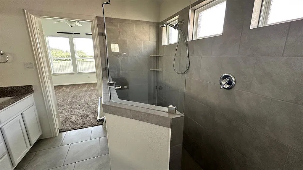 4 bed, 4.0 bath, 2514 sqft, $2,495 — Photo 3