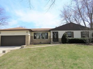 135 N Norman Dr, Palatine, IL 60074