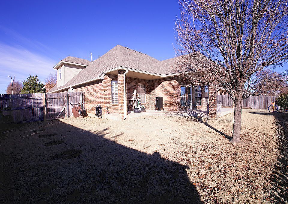 1st image of 2060 Camelot Dr