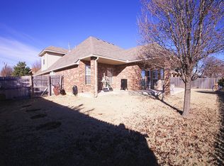 2060 Camelot Dr, Midwest City, OK 73130
