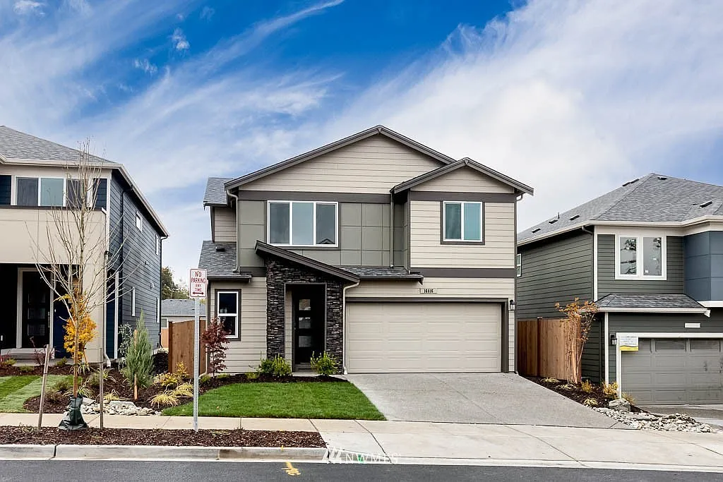 4 bed, 2.5 bath, 1900 sqft, $3,599 — Photo 1
