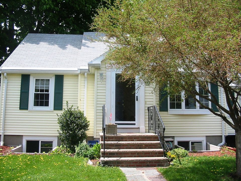 Front -10 Colonial Dr