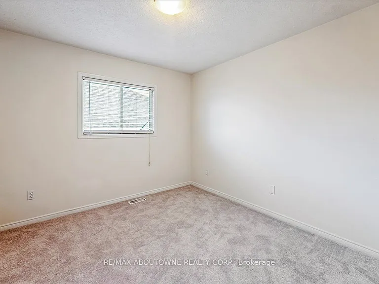 82 Whitlaw Way — Photo 26