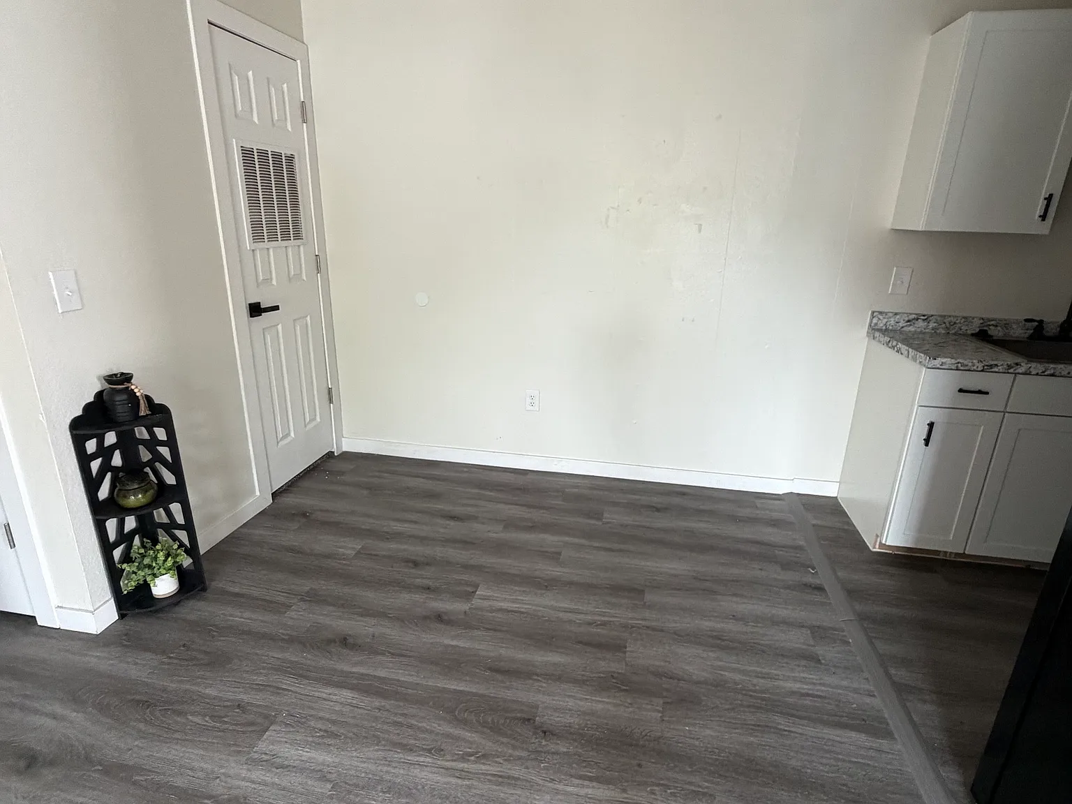 1 bed, 650 sqft, $900 — Photo 2